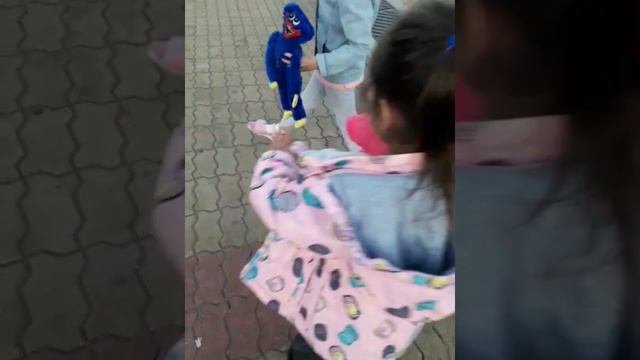 Хаги Ваги едет домой и встречает... смотреть онлайн