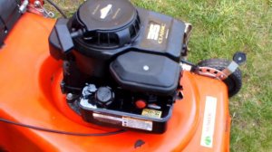 Briggs stratton 35 classic engined lawn mower demo