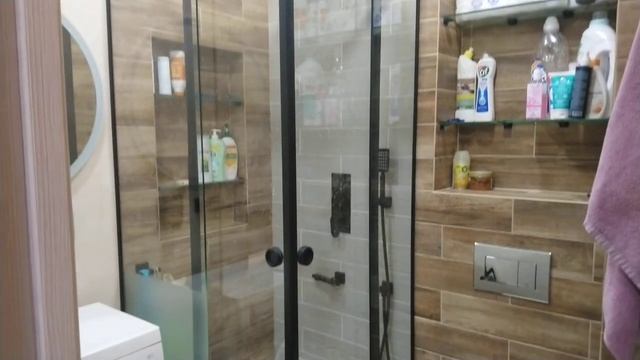 Угловая раздвижная душевая. Черная фурнитура смотреть онлайн