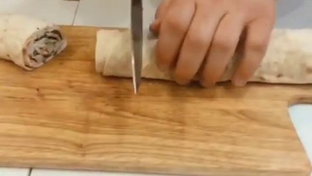 РУЛЕТ С КРАБОВЫМИ ПАЛОЧКАМИ И СЛИВОЧНЫМ СЫРОМ / КУХНЯ ЖИЗНИ