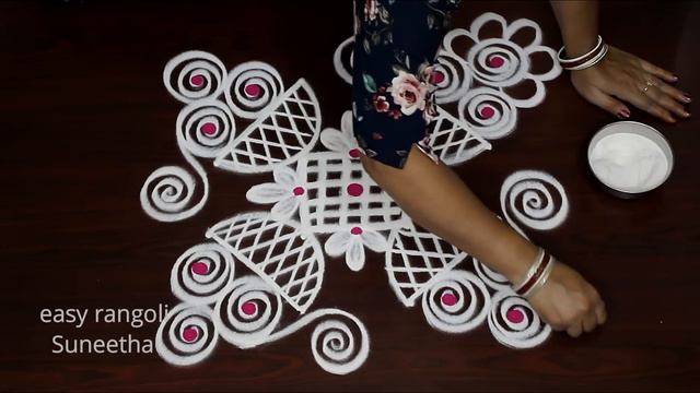 Creative kolam Art designs by easy rangoli Suneetha🌷Beautiful muggulu with 4 dots смотреть онлайн