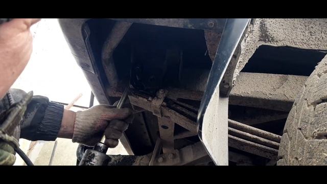 Снятие РЖАВОЙ задней рессоры на УАЗ Патриот смотреть онлайн