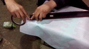 Приклеивание молдинга на дверь автомобиля. Avtobrat.by