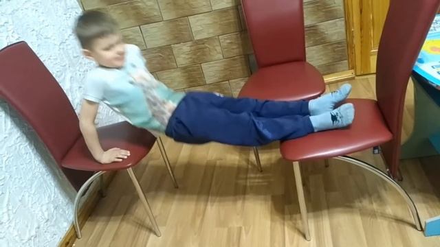 Даниэль 5 упражнений со стульями смотреть онлайн