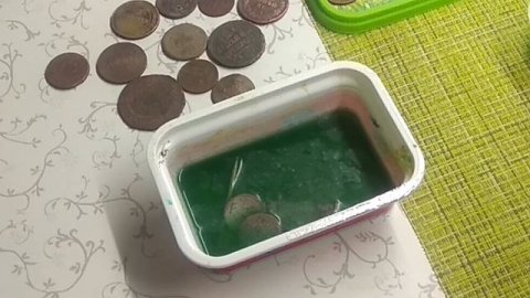 ЧИСТКА МЕДНЫХ МОНЕТ. БЕЗОПАСНЫЙ И БЫСТРЫЙ СПОСОБ.