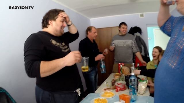 Как мужики рождение ребенка праздновали смотреть онлайн