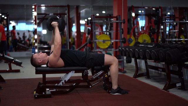 Разведение гантелями лежа на скамье - упражнение #13 - Breeding dumbbells lying on a bench смотреть онлайн