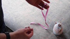 Делаем петельку и язычок для колокольчика