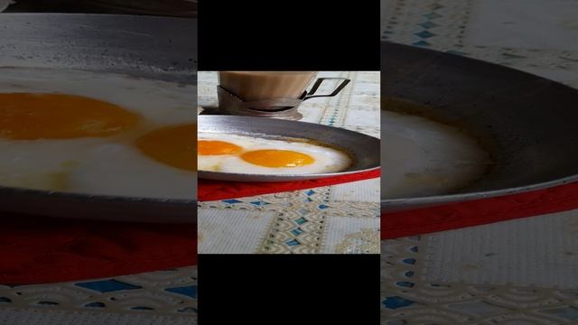 Завтрак в раритетной посуде