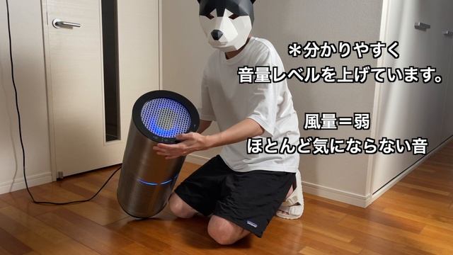 あるミニマリストがリビングルームに設置している空気清浄機。cado（カドー）、【AP-C200PS】。 смотреть онлайн