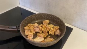 Простой и быстрый рецепт плова из куриных бёдер.