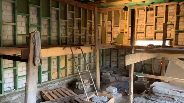 Строительная рубрика:3 октября.Выросли стены,поставили дверь,утепляем и скоро поставим окна! смотреть онлайн