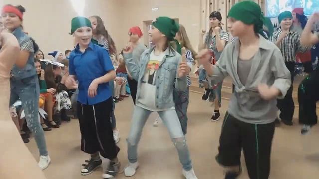 Танец пиратов 5 Б класс. Классный руководитель Мальцева Ю.В. смотреть онлайн