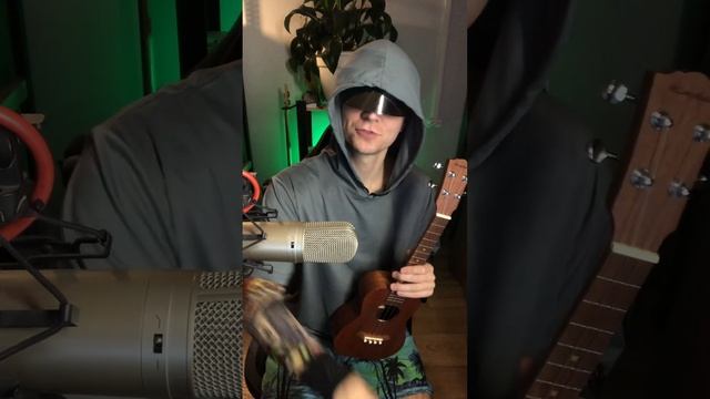 Как правильно играть на укулеле и удобно его держать. Гаджет для укулеле. смотреть онлайн