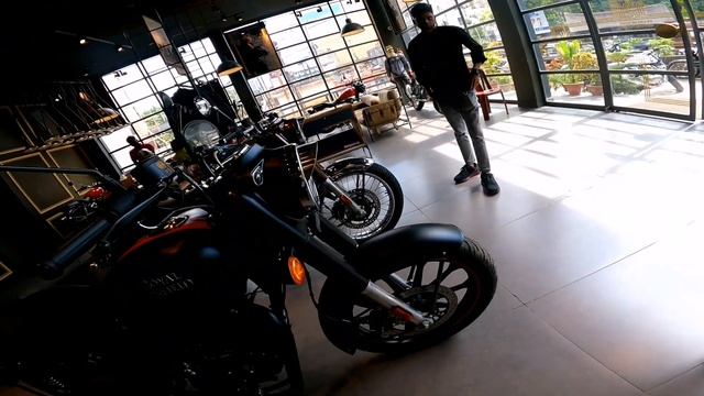 New Royal Enfield Showroom Visit Ranchi? || All Model Quick Walk-Around Review????? смотреть онлайн