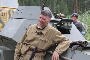 И я ухожу воевать.