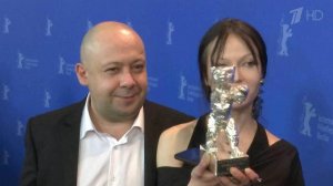 Фильм "Довлатов" режиссера Алексея Германа-младшег...улся домой с наградой Берлинского кинофестиваля