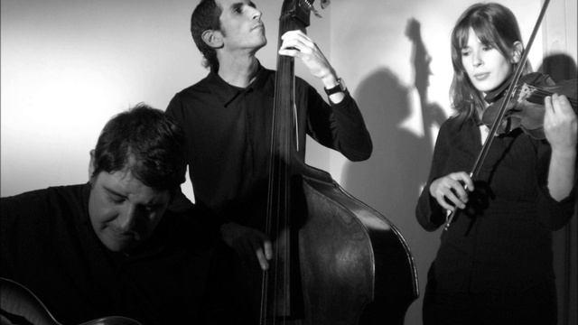 Sophie Lüssi Trio - Vous qui passez sans me voir смотреть онлайн