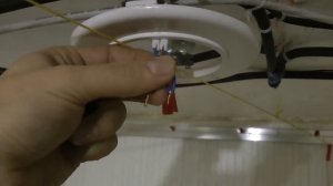 Натяжной потолок своими руками: Установка закладных под светильники, люстру и потолочный карниз