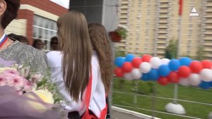 Последний звонок. В школе Попова праздничная линейка для 9-ти классников