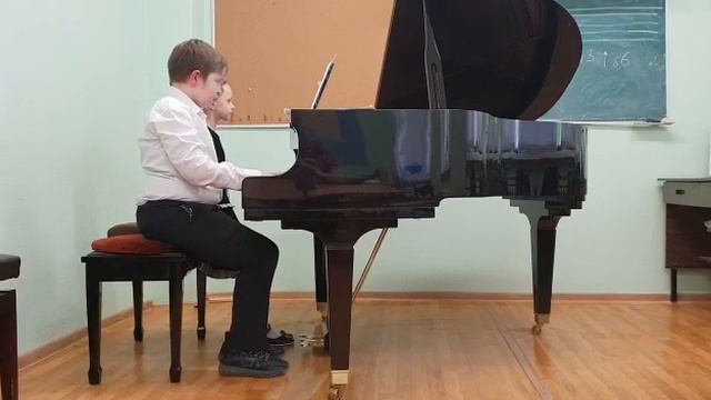 Клокова С , Земенков М , Г Дамм АНДАНТИНО, А Казелла МАЛЕНЬКИЙ МАРШ смотреть онлайн