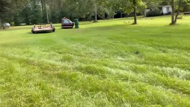 Honda Foreman 500 vs Polaris Highlifter 850 in small backyard wheelie competition! Who wins? смотреть онлайн