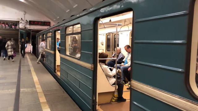 81-717/714.5, 81-714.5, 81-714.5М Московский транспорт и 81-717.5М На станции Кантемировская смотреть онлайн