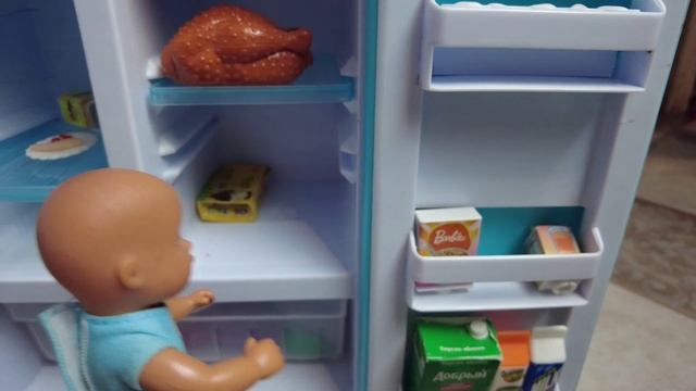 УГАДАЙ ЧТО ЭТО? И СЪЕШЬ? Катя и Макс веселая семейка! Смешные куклы Даринелка