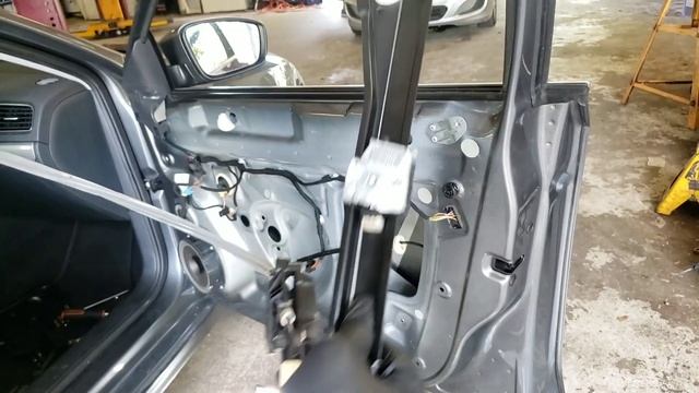 Volkswagen jetta front windows regulator and motor replacement смотреть онлайн