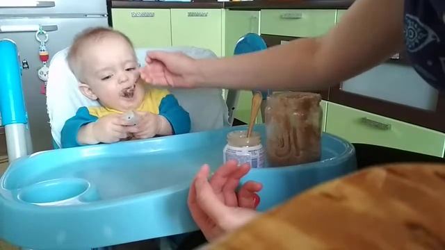 Ест кашу и просит пюре. смотреть онлайн