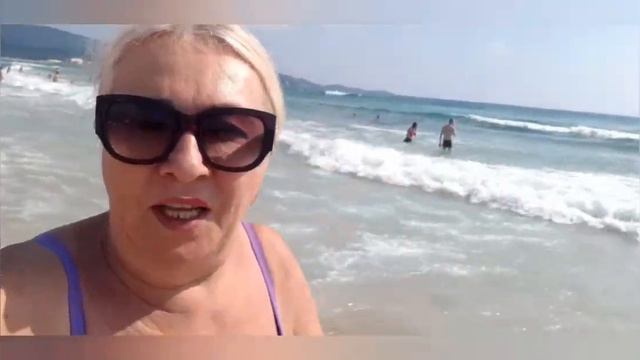 Сильные волны на море. Спасение утопающих.