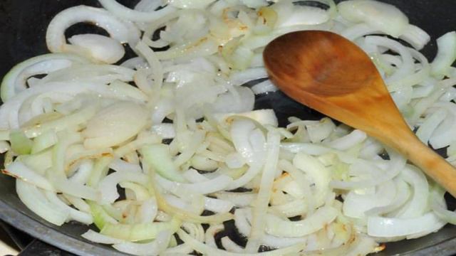 Рыба тушеная с овощами в томатном соусе