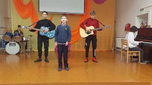 "А река течёт" И. Матвиенко исполняют Соколов М., Соколов Д., Гайнулина Э., Лагутов И., Кошуков Т..