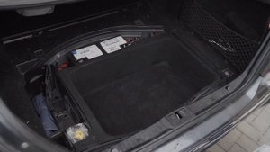 Как установить аккумулятор на Mercedes-Benz W211 1.8i