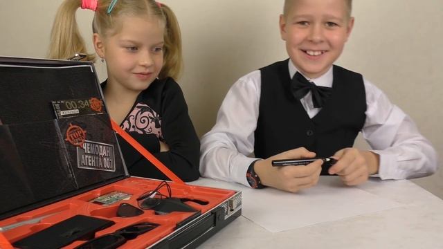 Чемодан ТАЙНОГО АГЕНТА 007 играем в ДЖЕЙМСА БОНДА Распаковка Обзор игрового набора шпиона смотреть онлайн