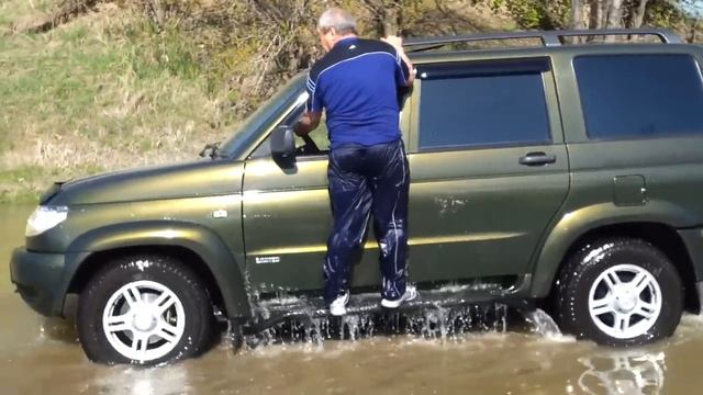 УАЗик ПОПАЛ! или Сколько литров воды вмещается в УАЗ Патриот смотреть онлайн