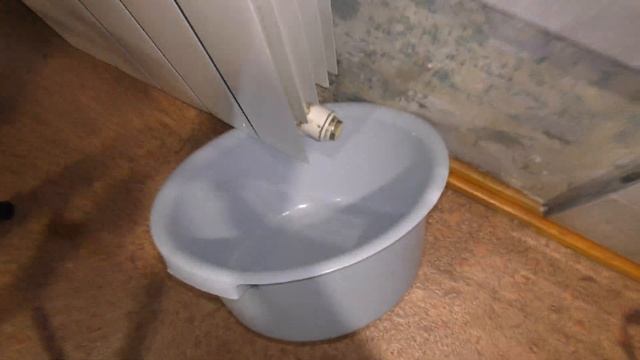 Батарея наполовину холодная. Причины и как их решить? смотреть онлайн