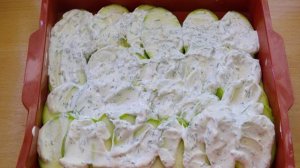 Молодые кабачки со сметаной, чесноком и сыром