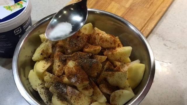 КАРТОФЕЛЬ ПО-ДЕРЕВЕНСКИ В ДУХОВКЕ! Получается как в KFC! Хрустящая корочка и нежная внутри.