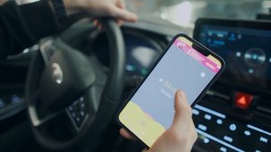 Почему сабвуфер под сиденьем не играет?