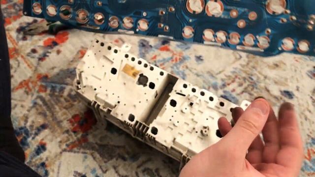 Что внутри приборной панели?