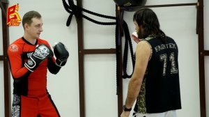 Работа ног в боксе - как шагать при ударах. Техника бокса. Эльмар Гусейнов