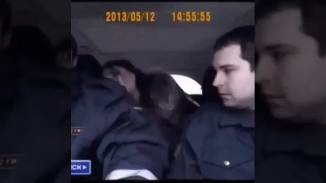 Прикол с ментами, девушка пьяная, пристала в мужикам в машине, смех, юмор, ржака смотреть онлайн