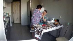 Сиделка издевается над пенсионеркой