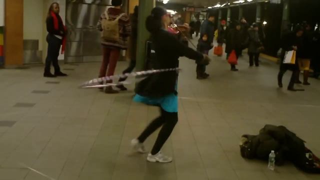 Violin with Hoola Hoop смотреть онлайн