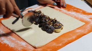 Слойки с бананом и шоколадом.