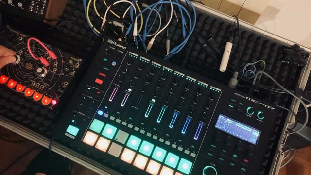 Quadrantid Swarm meet MC707 in Looper mode (Techno 🔥🔥🔥) смотреть онлайн