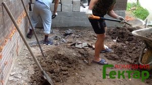 Устройство новой отмостки и демонтаж старой