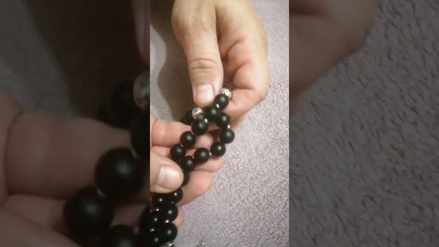 Православные четки из шунгита на 30 зерен с рыбой и крупным крестом смотреть онлайн