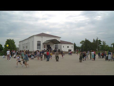 В Ладовской Балке день защиты детей отпраздновали в обновлённом парке